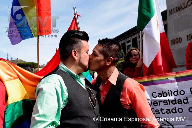 Obtienen amparo y se casarán legalmente primeras parejas del mismo sexo en Edomex