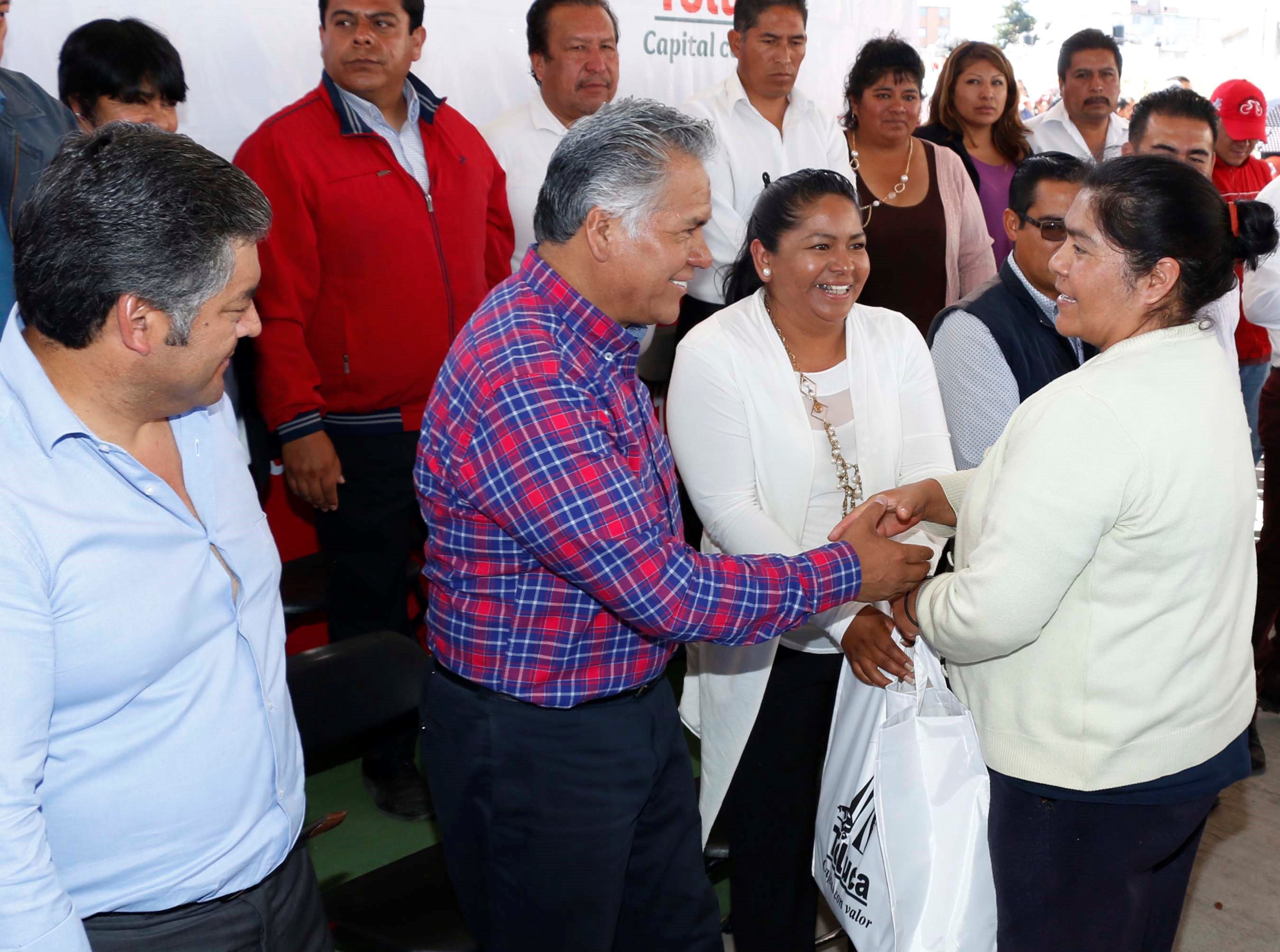 Entrega gobierno de Toluca apoyos sociales a 500 familias de la zona norte