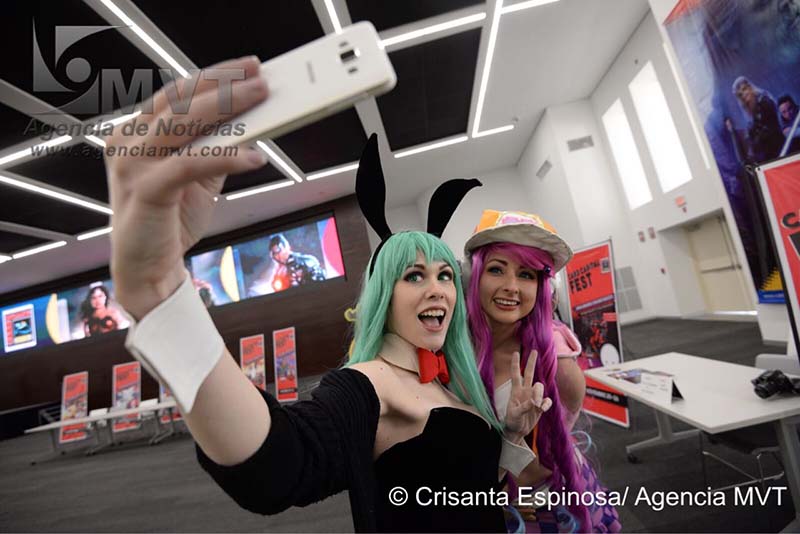 Fanáticos de comics y anime acuden al Card Capital Fest