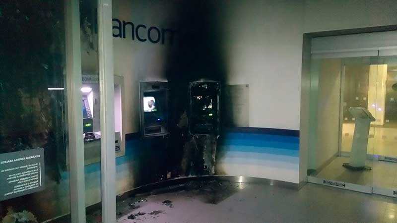 Incendian, vandalizan y roban cinco cajeros automáticos en Ecatepec