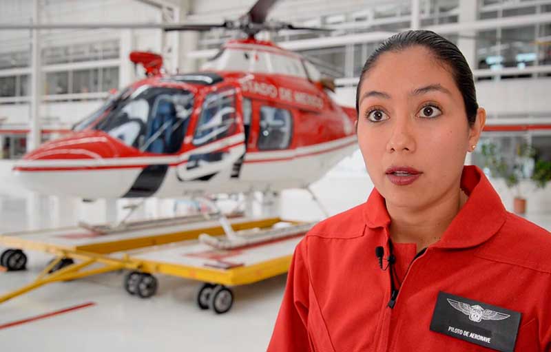 Katia Cortés es la primera mujer que opera aeronaves de rescate aéreo