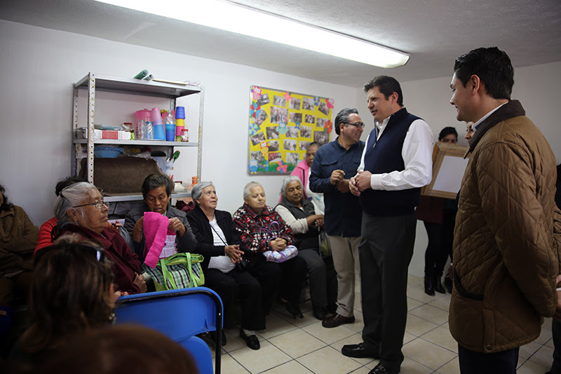 Atiende David López solicitudes de autoridades auxiliares