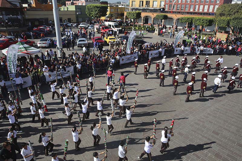 Realizan en Metepec desfile en conmemoración de la Revolución Mexicana