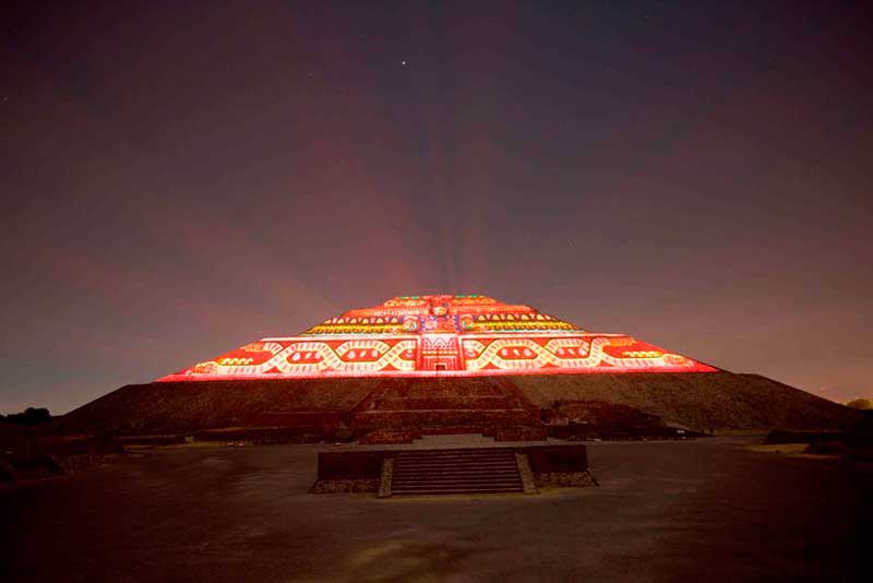 Más de 8 mil asistentes al espectáculo Experiencia Nocturna en Teotihuacan