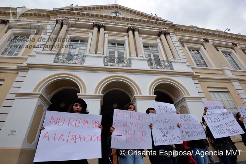 Protestan alumnos por pretendido cobro en transporte universitario Potrobús