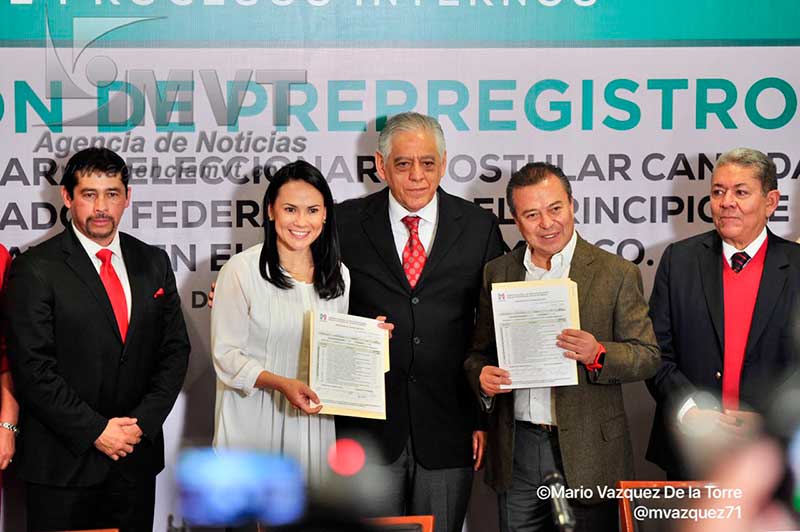 César Camacho Quiroz y Alejandra del Moral se pre-registran como aspirantes a candidatos al Senado por el PRI