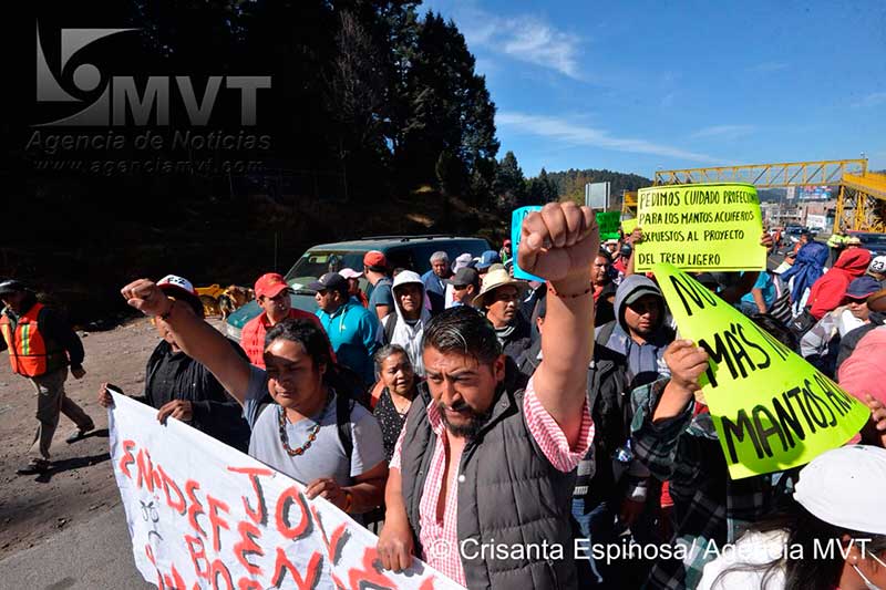 Comuneros de Acazulco marchan a Los Pinos, reclaman daños ambientales del Tren Interurbano