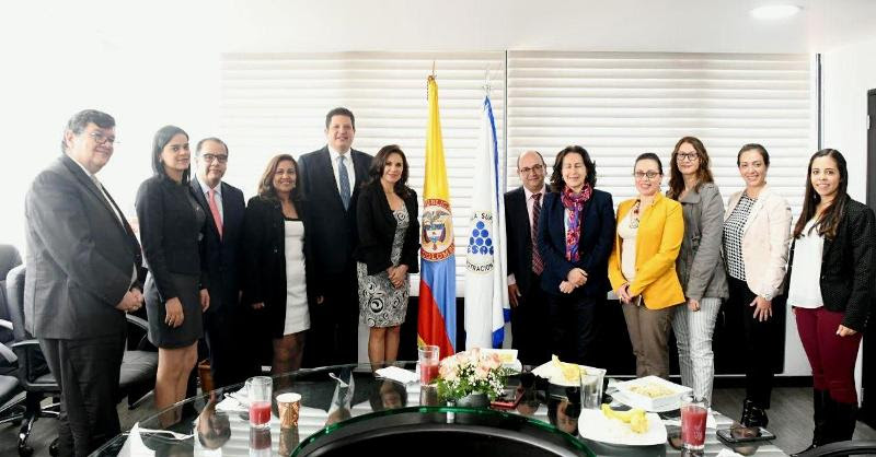 Comparte alcalde de Metepec experiencia exitosa de su gobierno en Colombia