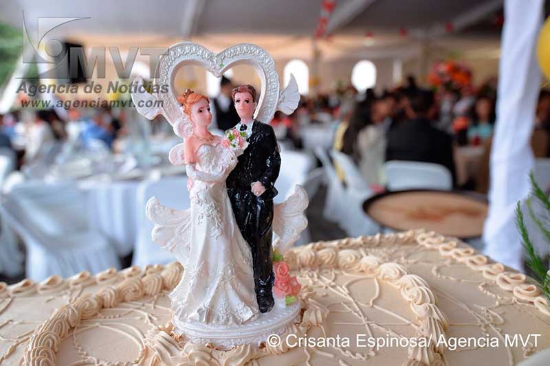 Se casan 180 parejas al mismo tiempo en Toluca