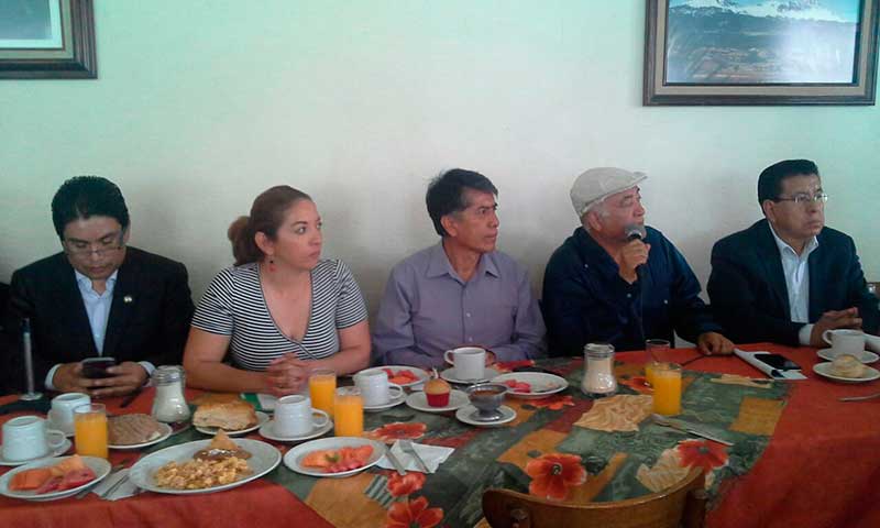 Acusan violento desalojo a profesores en Toluca; 12 lesionados y 14 desaparecidos, dicen