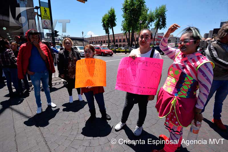 Protestan payasitas y pinta-caritas por reubicación