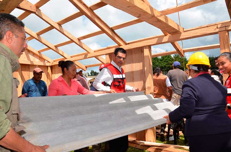 Avanza la reconstrucción de casas afectadas por sismo, dice el gobierno estatal