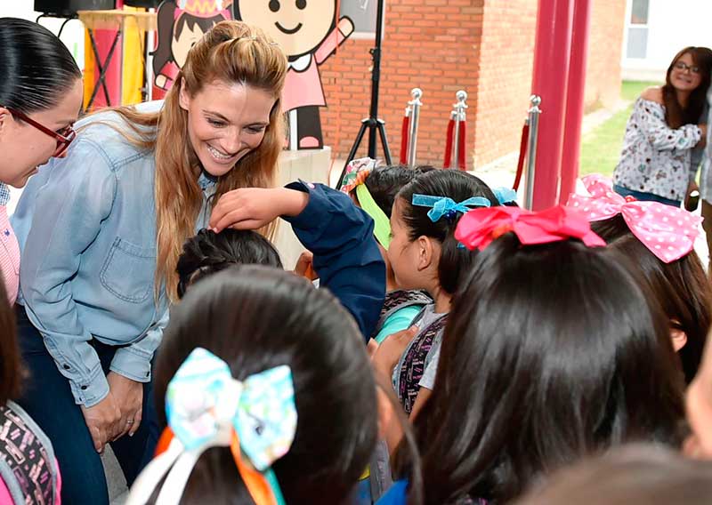 Celebra presidenta honoraria del DIFEM a los niños en su día