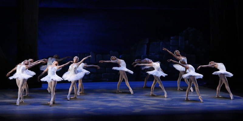 Conquista al público la presentación de “El Lago de los Cisnes” en el Teatro Morelos