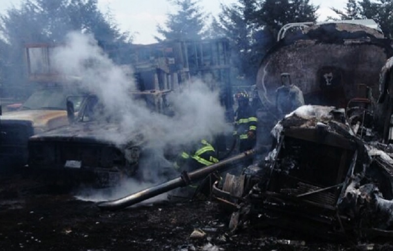 Sofocan Bomberos de Toluca incendio de pastizal en San Pablo Autopan