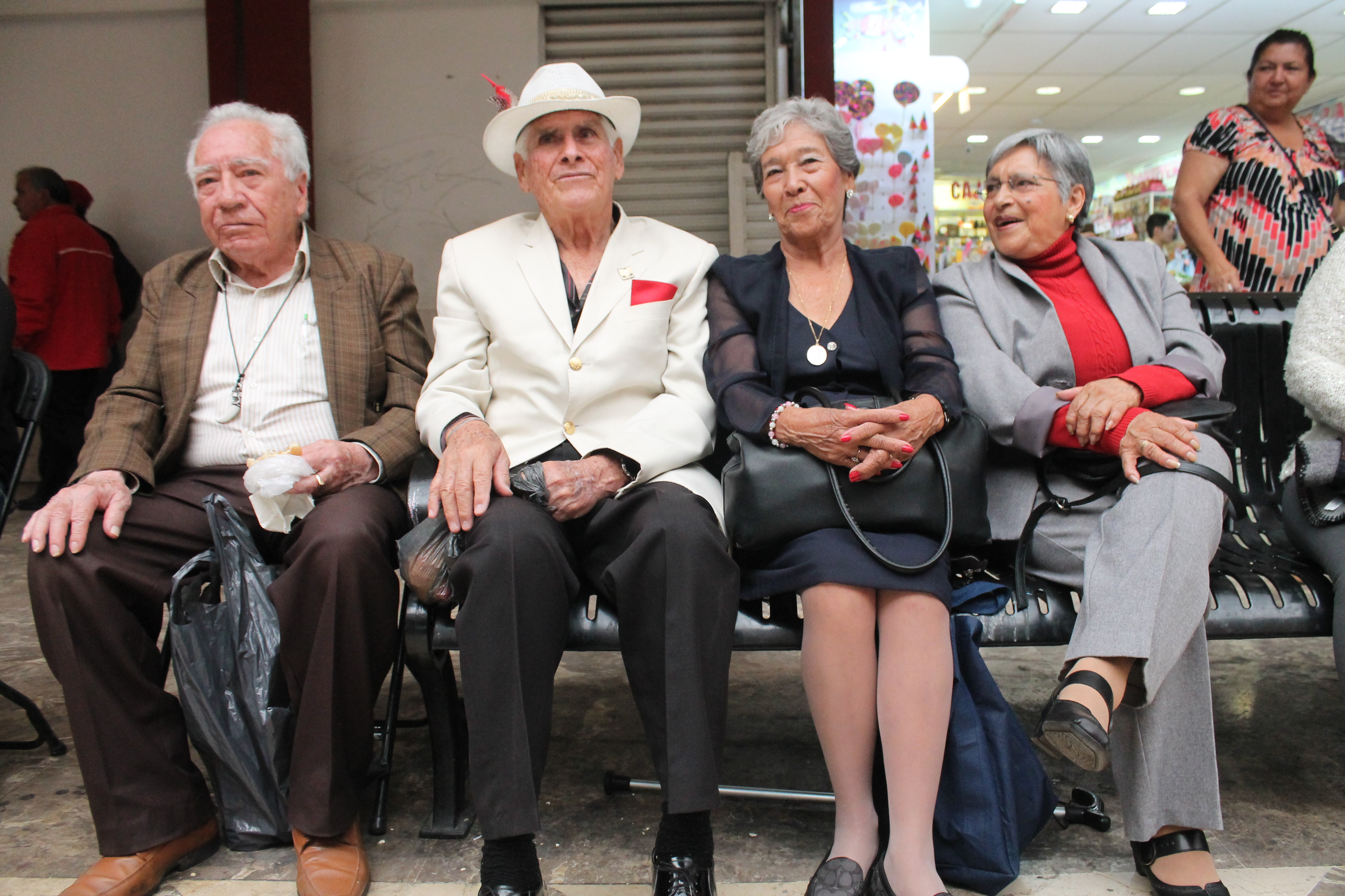 Jueves danzoneros en la Concha Acústica: terapia para la tercera edad