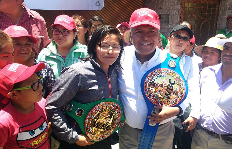 Se encuentran campeona mundial de boxeo y candidato del PRI en San Cristóbal