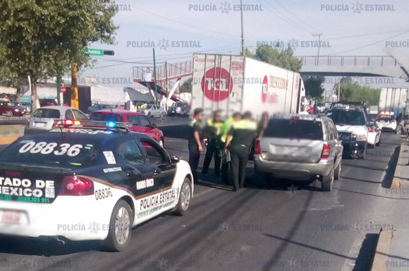 Persiguen y detienen a hombre armado en Metepec