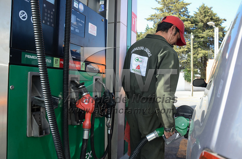 Capacitan a gasolineros del Valle de Toluca para prevenir riesgos a la salud
