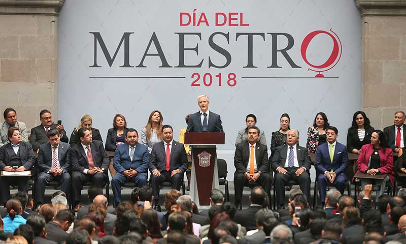 Reconoce Gobernador mexiquense labor de los docentes mexiquenses, en el marco de la celebración del Día del Maestro