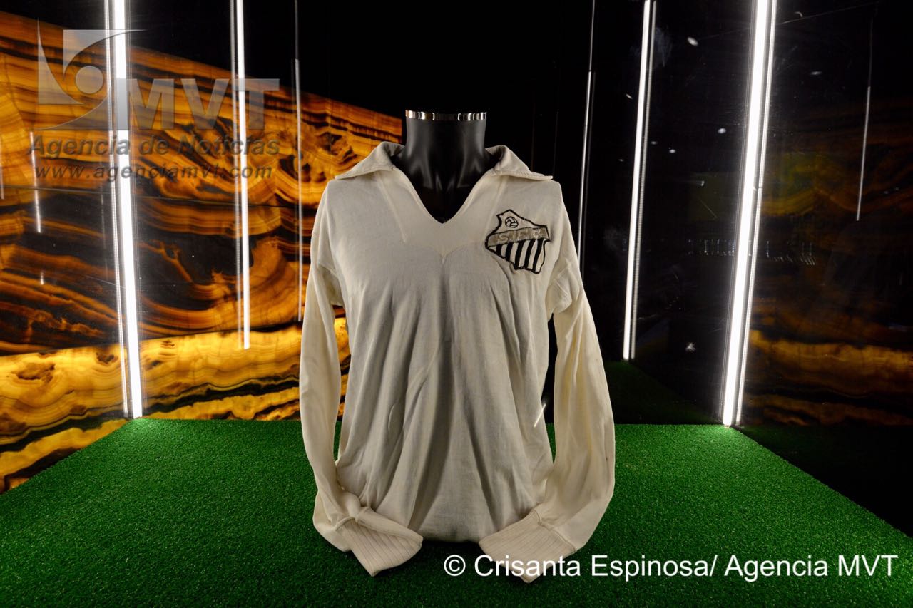 Destella playera de Pelé en museo toluqueño