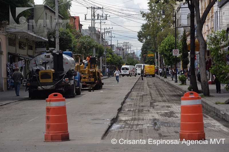 Cierran Av Juárez por labores de pavimentación en Centro Histórico de Toluca