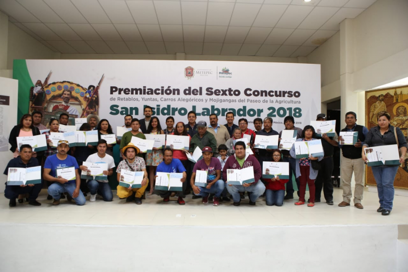 Reconocen a participantes del concurso de yuntas, retablos, carros alegóricos y mojigangas