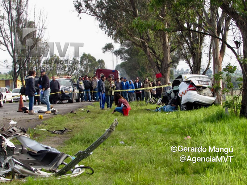 Mueren tres tripulantes de taxi en accidente en la Toluca-Villa Victoria