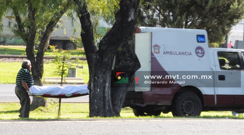 Embisten a peatón en carriles centrales de Tollocan