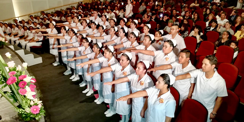 Gradúa Cruz Roja de Naucalpan a alumnos de Escuela de Enfermería