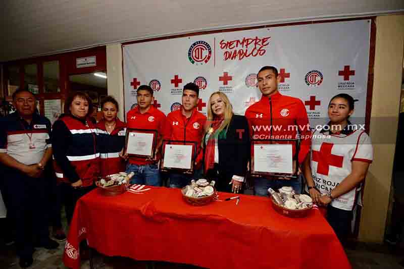 Conviven Diablos con su afición en la Cruz Roja