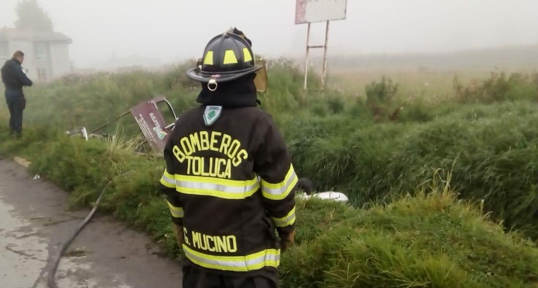 Previenen incendio tras accidente automovilístico