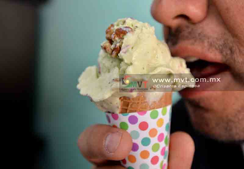 Crean el helado de chiles en nogada