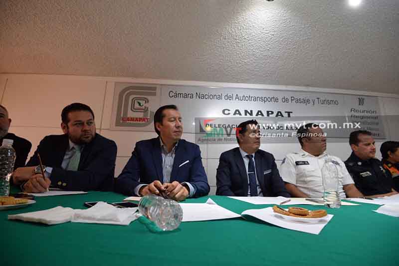 Explotan transportistas contra estudiantes de la Normal de Tenería