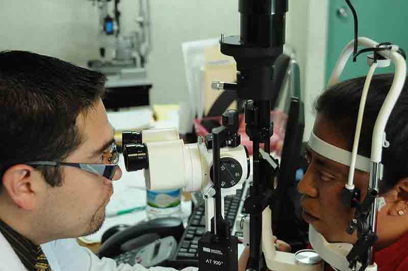 Ofrece ISEM campaña de detección de retinopatía diabética