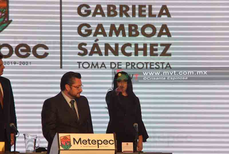 Rinde protesta Gaby Gamboa como alcaldesa de Metepec