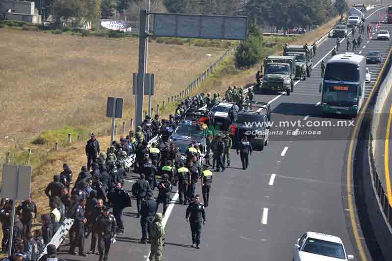 Enfrentamiento entre huachicoleros y autoridades en Toluca