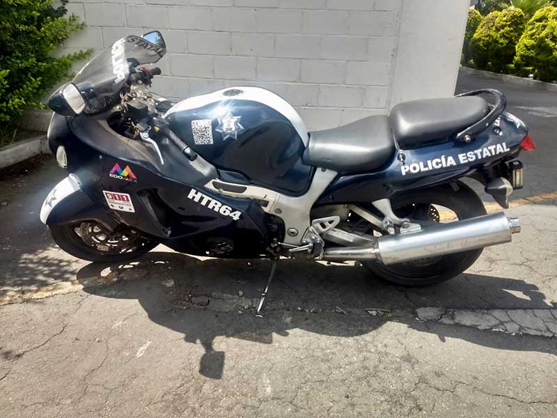 Policía estatal entra al baño y le roban veloz motocicleta en Toluca