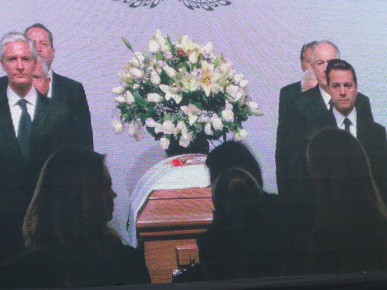 Despiden con honores a Del Mazo González en Palacio de Gobierno