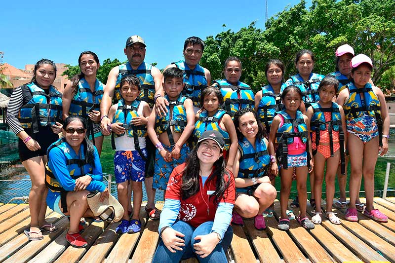 Niños con cáncer cumplen su deseo de conocer el mar de Cancún