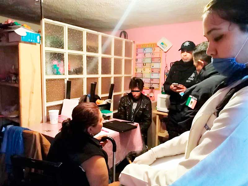 Producía pornografía infantil en Toluca, policías rescatan a una niña durante el cateo