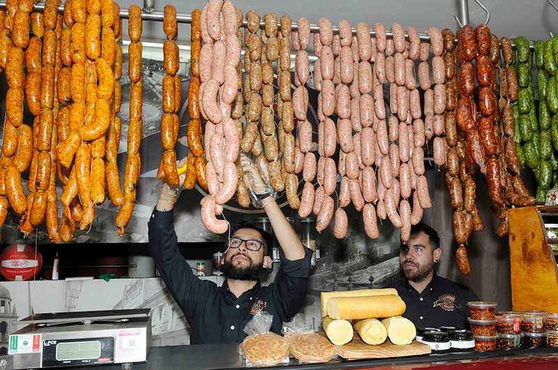 Productores toluqueños de chorizo reciben apoyo para hacer más competitivos sus productos