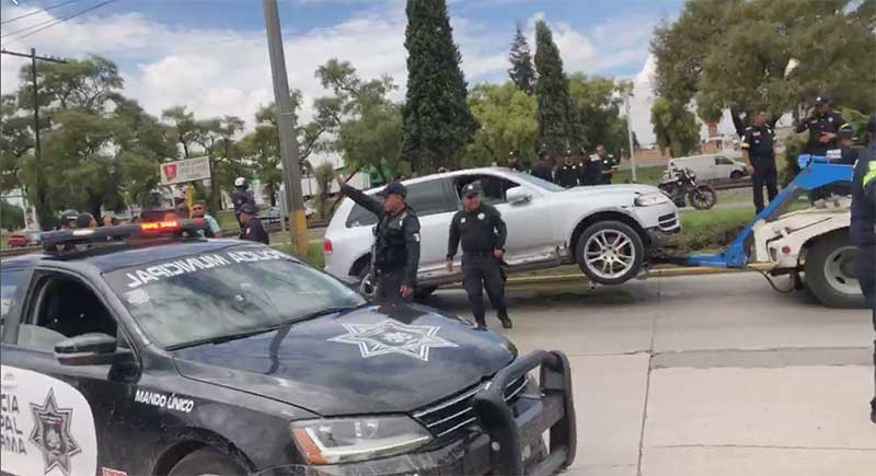 Tras persecución, policías detienen a un asaltante de camión con mercancía en Lerma
