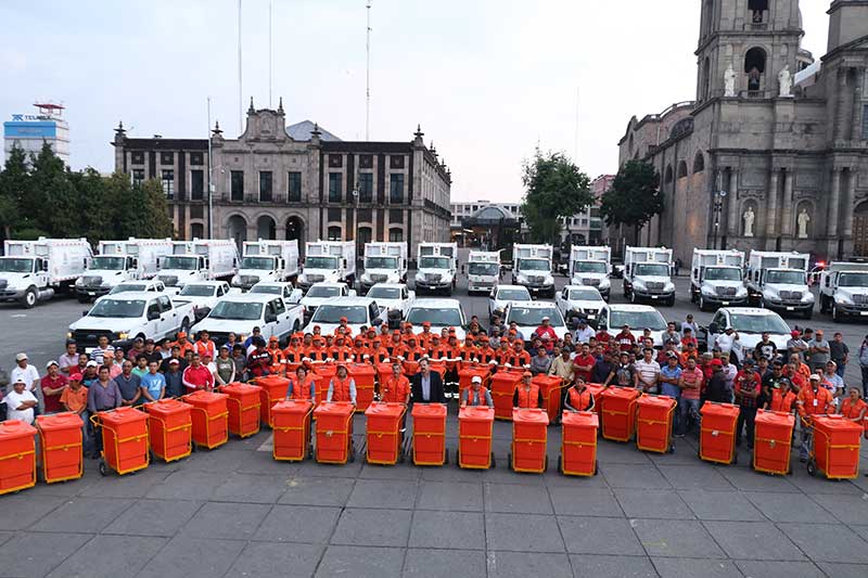 Suma Toluca 33 unidades al parque vehicular de servicios públicos