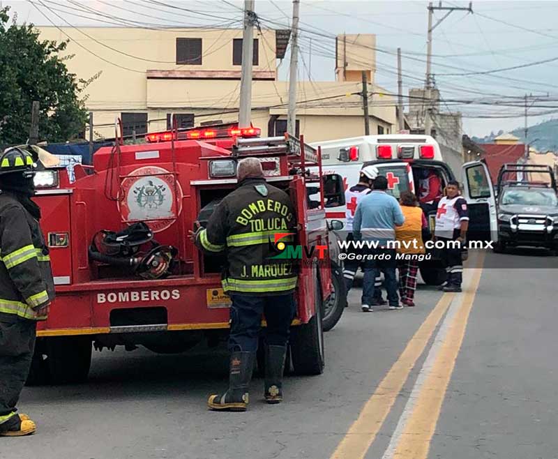 Pintores se intoxican dentro de una pipa y son rescatados vivos en Capultitlán