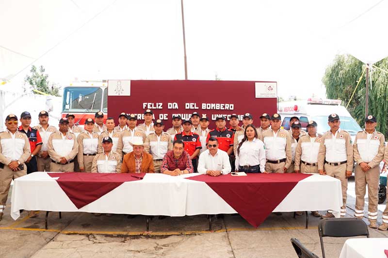 Celebran el Día del Bombero con entrega de uniformes y equipos en Almoloya de Juárez