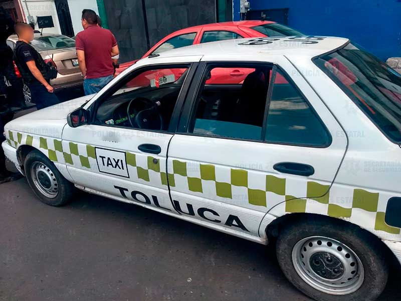 Policías rescatan a secuestrado de un taxi y detiene a 4 en Amanalco
