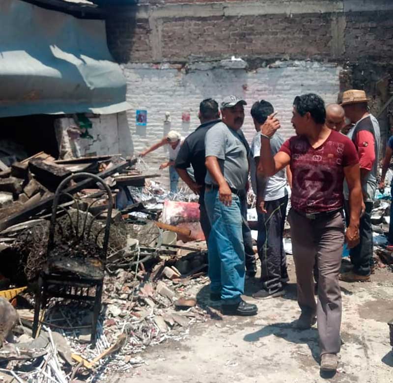 Explota taller clandestino de pirotecnia en Tultepec, hay dos muertos