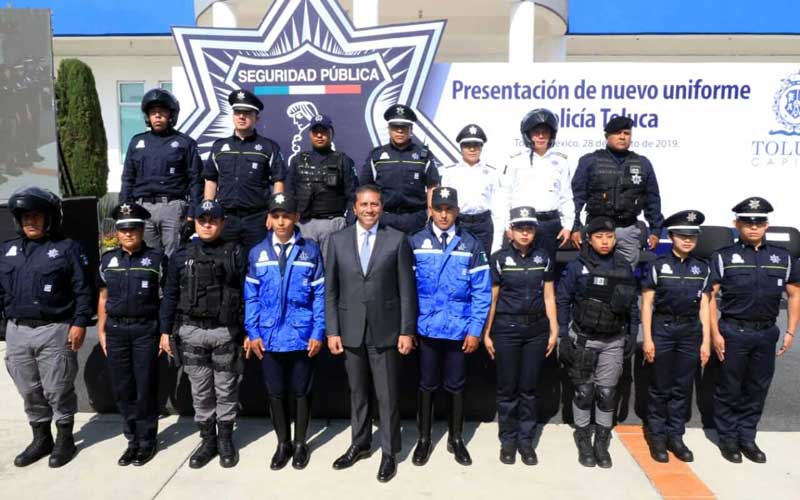 Presentan los nuevos uniformes de la Policía de Toluca