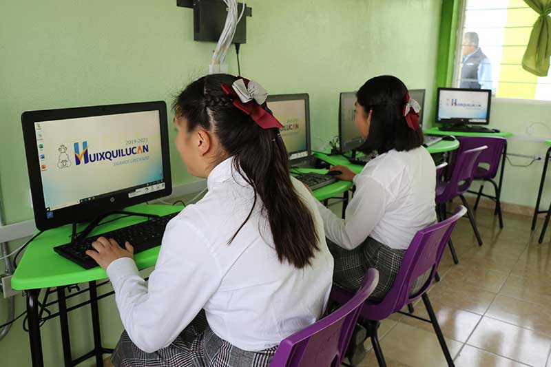 Escuelas de Huixquilucan reciben equipo de cómputo